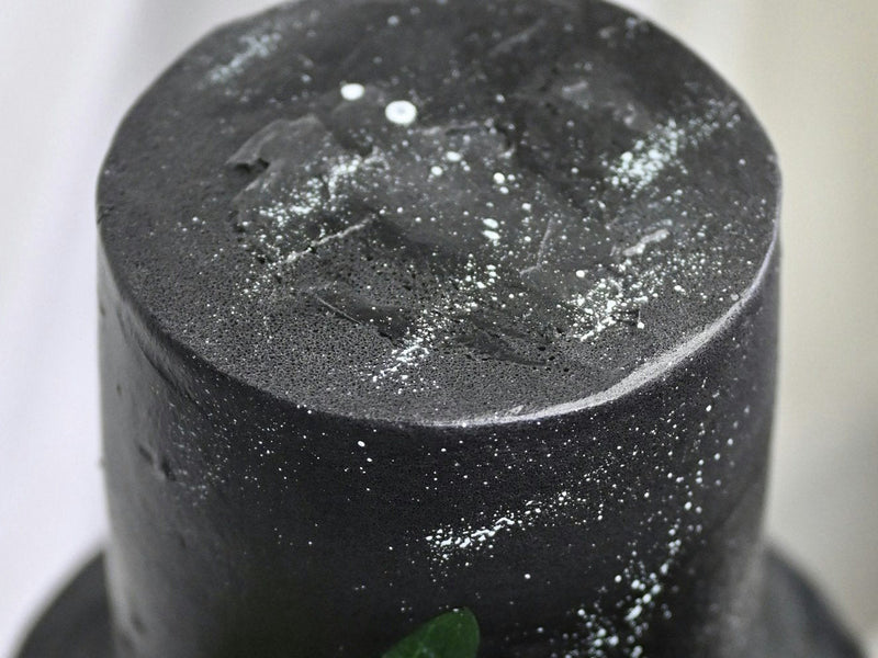 Jet-black black cocoa cake