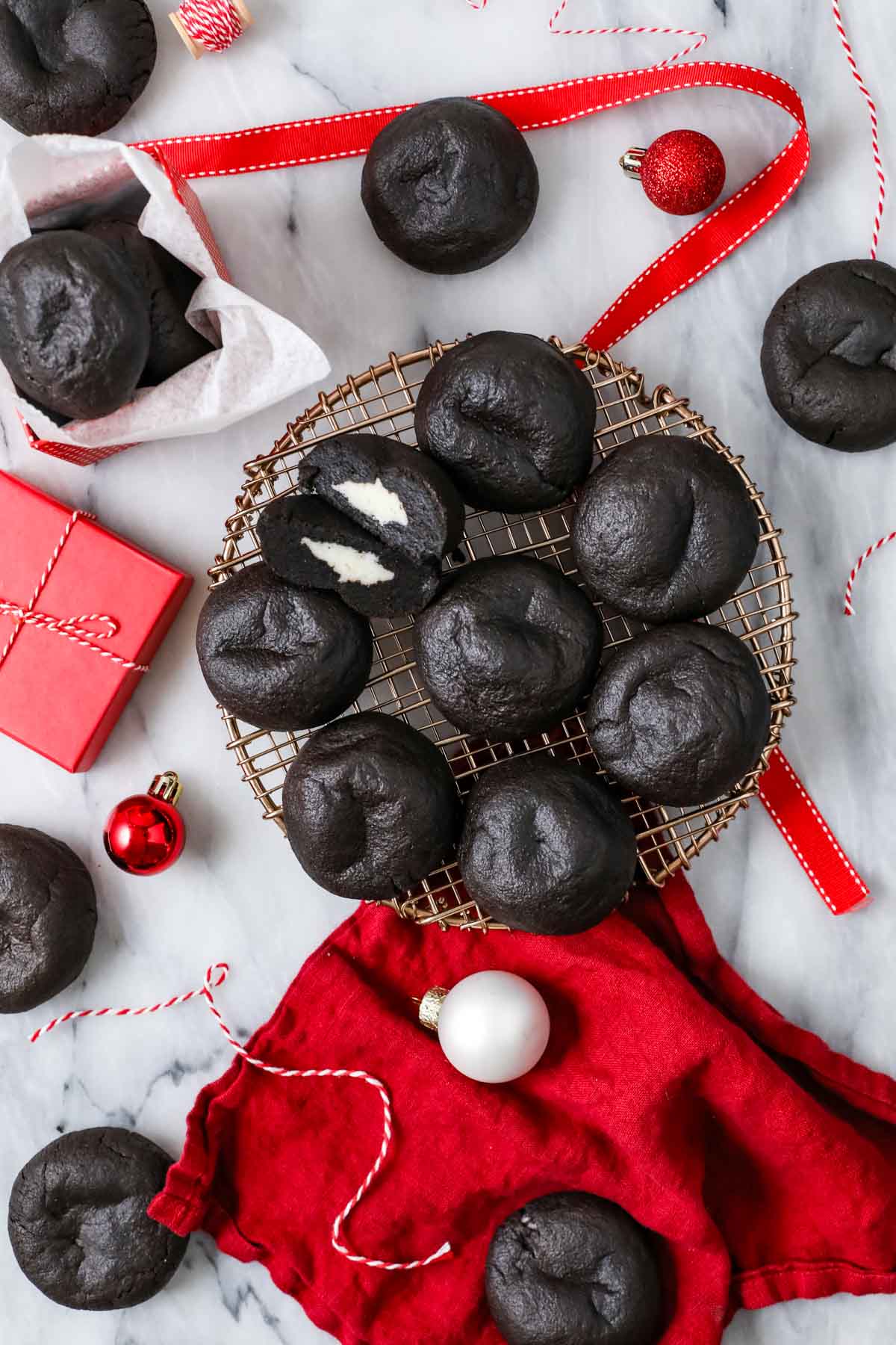 Coal Cookies (Sandwich Cookies)