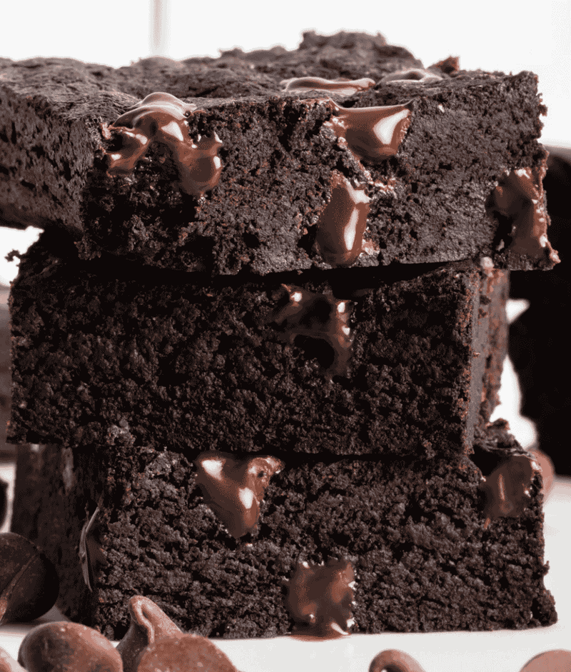 You’re not imagining it: things are getting dark. And by “things”, we mean your cakes, cookies, frostings, and whatever other confectionary creations you want to darken to your heart’s desires.